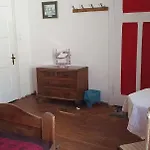 Dom Pod Orlimi Skalami - Blisko Zamku Czocha I Jeziora Lesnianskiego Habitación en casa particular *